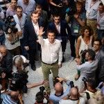 El Candidato del PSOE, Pedro Sanchez saluda durante el Congreso extraordinario del PSOE