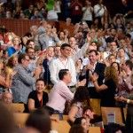 El Candidato del PSOE, Pedro Sanchez saluda durante el Congreso extraordinario del PSOE
