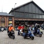 Concentracion de vespas en la Estacion Museo de Delicias, durante LA ECLOSION ESCOOTERTISTA