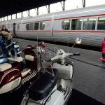 Concentracion de vespas en la Estacion Museo de Delicias, durante LA ECLOSION ESCOOTERTISTA