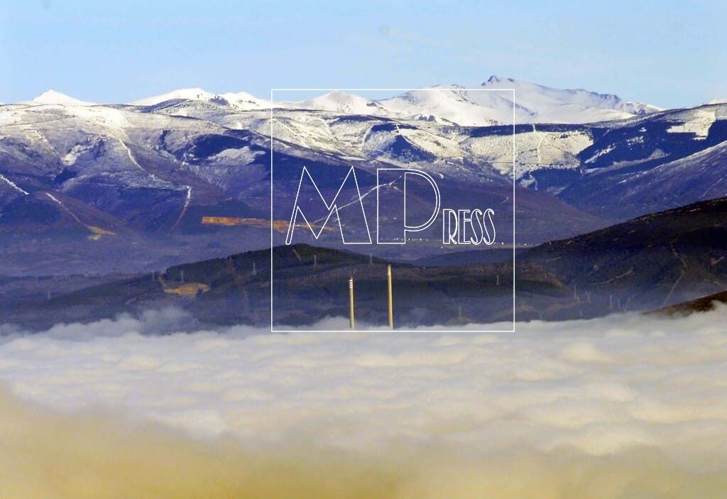 Voladura de las dos chimeneas de Compostilla II