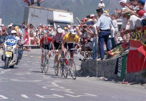 Indurain, Zülle y Riis, pasando por el Tourmalet en 1995.