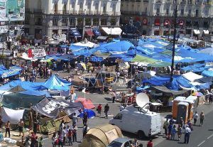 Acampada por la vivienda en Sol.