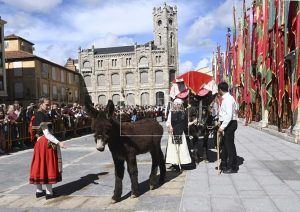 Los Hermanos Asnos en el desfile de Las Cantaderas en León 2026.